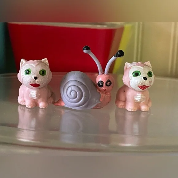 SOLD Vintage Retro Kitschy Plastic Animal Figurines🩷 - Picture 2 of 8